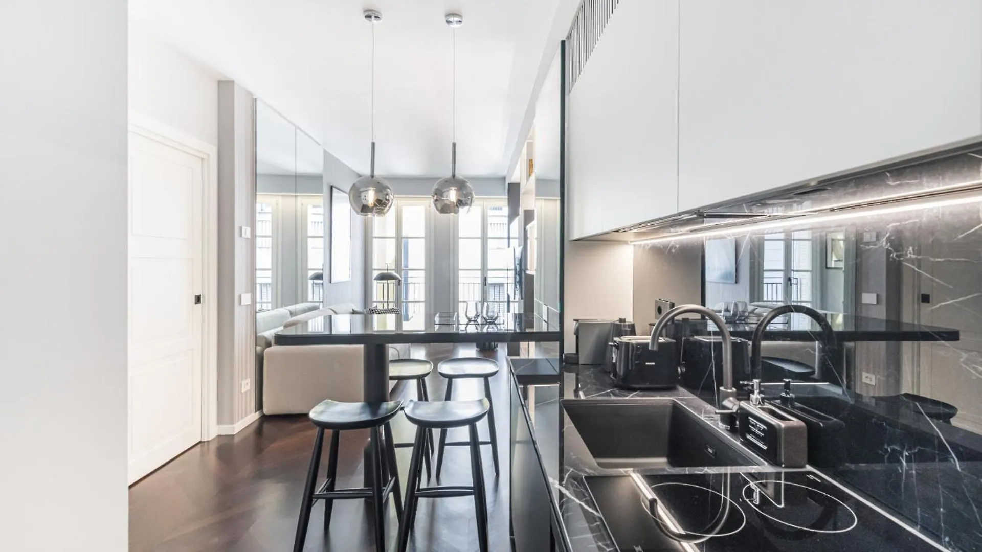 Easylife - Spa E Terrazza Vicino Al Duomo Milan 0*,